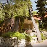 Mont-sant Otel