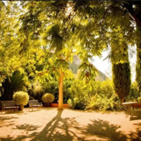 Mont-sant ホテル 4*